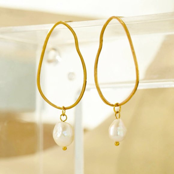 SADIE Misshaped Hoops with Natural Freshwater Pearls - Picture 4 of 6